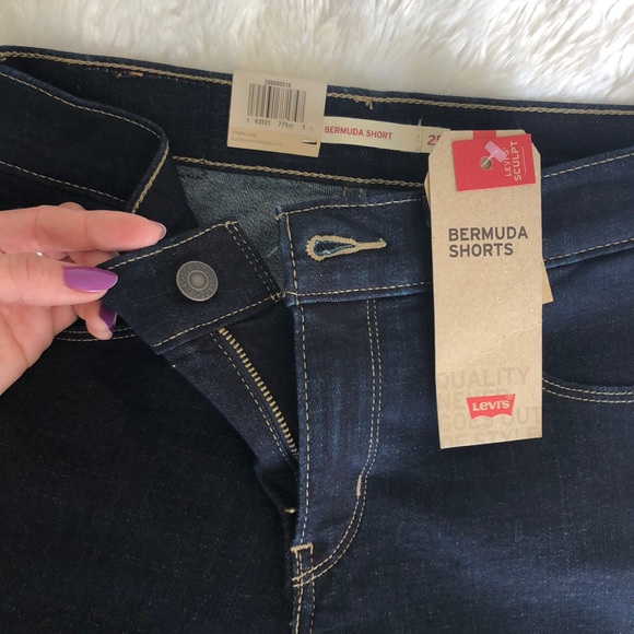 Levi Shorts - Picture 7 of 8